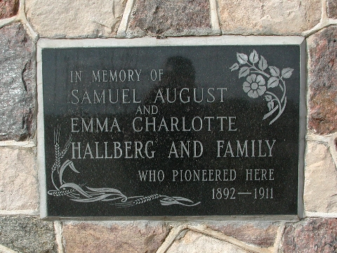 Monument to Hallberg, Samuel & Emma 2 .jpg